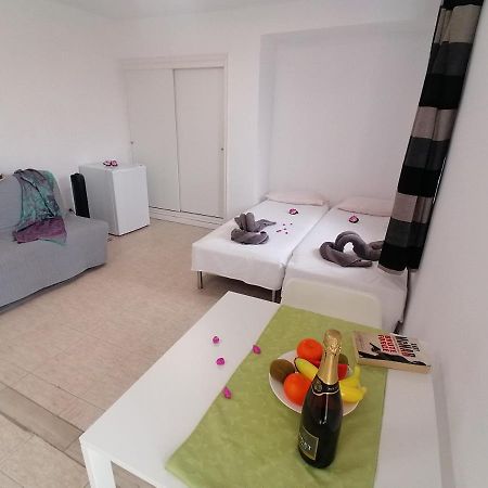 Small Studio, 50 M Front Of The Ocean & Free Wifi Playa Feñabe 외부 사진